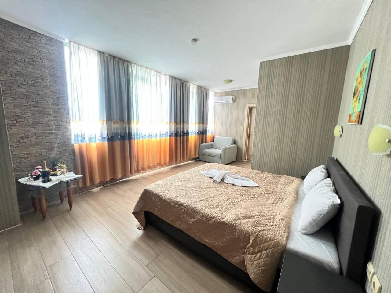 Family Hotel Gallery Солнечный берег Экстерьер фото